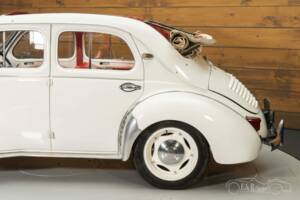 Bild 7/8 von Renault 4 CV (1952)