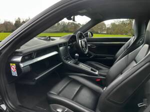 Image 32/42 of Porsche 911 Carrera S (2018)