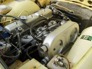 Image 14/50 of Triumph TR 6 (1971)