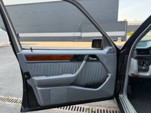 Image 9/24 de Mercedes-Benz E 500 (1994)