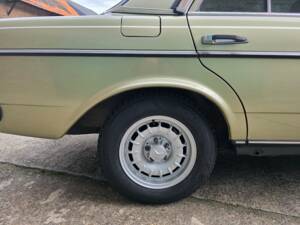 Image 23/73 of Mercedes-Benz 230 E (1985)