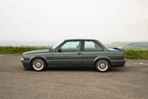 Image 29/50 of BMW 325i (1990)