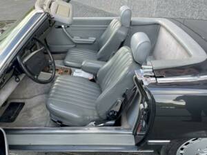 Image 27/36 of Mercedes-Benz 560 SL (1989)