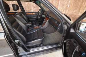 Image 11/98 of Mercedes-Benz 300 E-24 (1992)