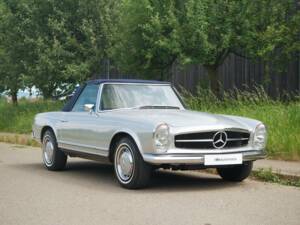 Image 4/15 of Mercedes-Benz 280 SL (1900)