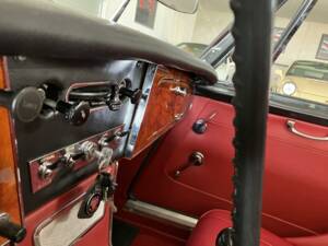 Image 14/21 of Austin-Healey 3000 Mk III (BJ8) (1967)