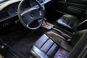 Image 24/38 of Mercedes-Benz 190 E 2.5-16 (1992)