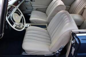 Image 14/27 de Mercedes-Benz 280 SE 3,5 (1971)