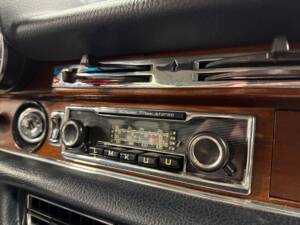 Image 24/44 of Mercedes-Benz 280 SEL 3,5 (1971)