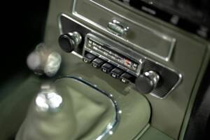 Image 12/50 de Jaguar Type E 4.2 (1966)