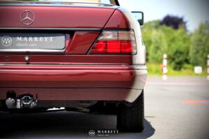 Bild 11/79 von Mercedes-Benz E 220 (1996)