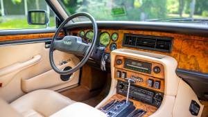 Image 28/42 of Daimler Double Six (1989)