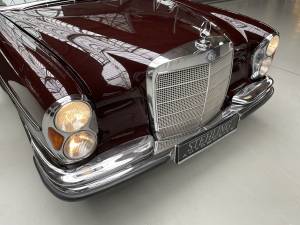 Image 22/50 of Mercedes-Benz 280 SE 4,5 (1972)
