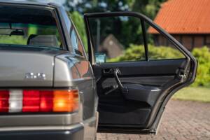 Immagine 37/73 di Mercedes-Benz 190 D 2.5 (1990)