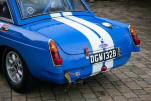 Image 9/45 of MG MGB GT (1964)