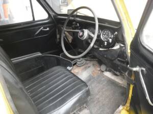 Image 26/40 of Austin FX 4 London Taxi (1970)