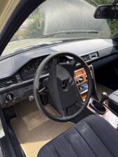 Bild 11/19 von Mercedes-Benz 200 D (1984)