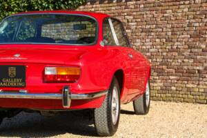 Imagen 50/50 de Alfa Romeo 2000 GT Veloce (1972)