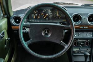 Image 23/53 de Mercedes-Benz 200 T (1982)