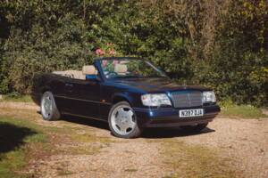 Imagen 28/41 de Mercedes-Benz E 220 (1995)