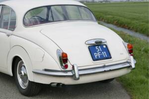 Obraz 50/50 pojazdu Jaguar 240 (1968)