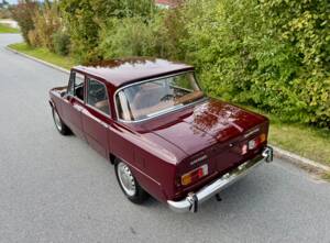 Image 6/24 of Alfa Romeo Giulia 1300 Super (1972)