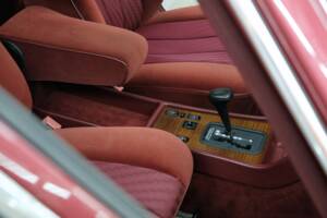 Bild 32/50 von Mercedes-Benz 260 SE (1990)