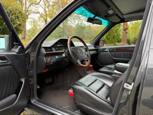 Bild 9/27 von Mercedes-Benz 500 E (1992)