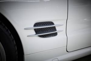 Image 22/99 de Mercedes-Benz SL 55 AMG (2005)