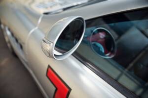 Image 37/61 of Mercedes-Benz SLR McLaren (2004)