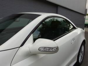 Image 27/97 de Mercedes-Benz SL 55 AMG (2003)