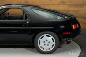 Bild 29/35 von Porsche 928 S (1986)