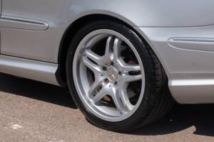 Image 20/50 of Mercedes-Benz CLK 55 AMG (2003)