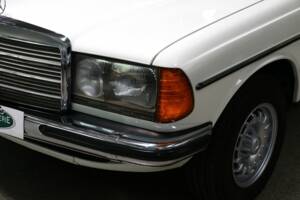 Bild 4/38 von Mercedes-Benz 230 CE (1984)