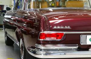 Bild 27/39 von Mercedes-Benz 220 SE b (1964)