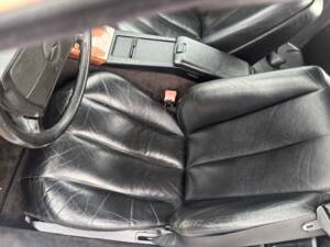 Image 24/49 de Mercedes-Benz 500 SL (1990)