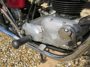 Image 24/44 of Triumph DUMMY (1976)