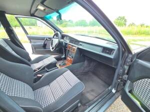 Bild 21/39 von Mercedes-Benz 190 E 1.8 (1992)