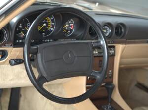 Image 40/47 de Mercedes-Benz 560 SL (1987)