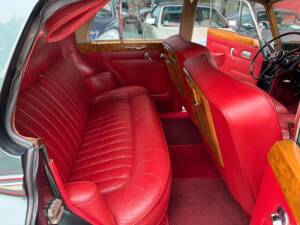 Image 18/36 of Bentley S 3 (1965)