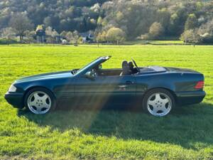 Image 2/24 de Mercedes-Benz SL 320 (1996)