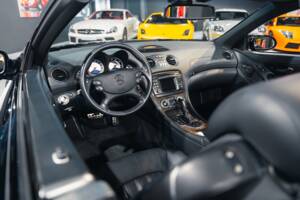 Image 26/31 of Mercedes-Benz SL 55 AMG (2003)