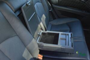 Image 30/50 of Mercedes-Benz E 500 T (2004)