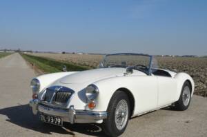 Image 7/8 of MG MGA 1600 (1962)