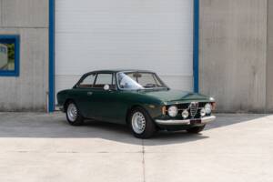 Image 40/83 of Alfa Romeo Giulia GT 1300 Junior (1968)