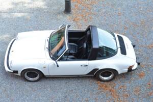 Bild 9/15 von Porsche 911 Carrera 3.2 (1986)