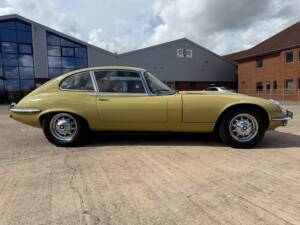 Bild 2/35 von Jaguar E-Type V12 (2+2) (1973)