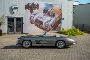 Image 11/38 of Mercedes-Benz 300 SL Roadster (1961)