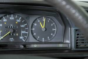 Obraz 13/50 pojazdu Mercedes-Benz 190 D (1986)