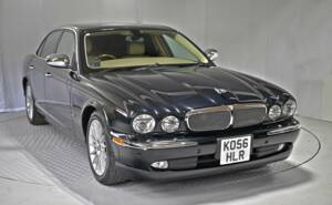 Image 2/50 of Jaguar XJ 8 4.2 (2006)
